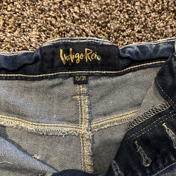 Indigo Rein White Washed Jean shorts - Picture 3 of 3